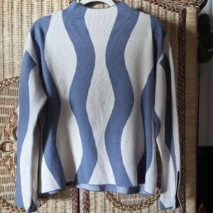 Elegant Wave Pattern Crewneck Sweater - Blue and Cream